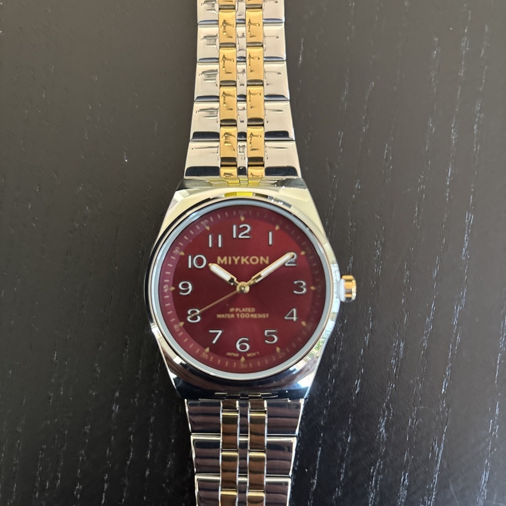 MIYKON Men Wristwatch Silver & Gold Band with Red Dial